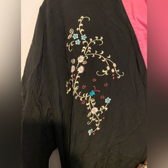 Vintage black and pink embroidered short robe - Picture 7 of 9
